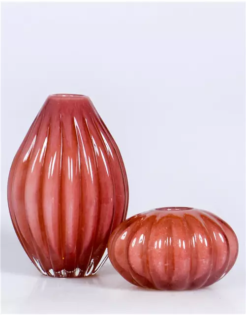 Vase aus Glas in rot, ca. h.8 d.12