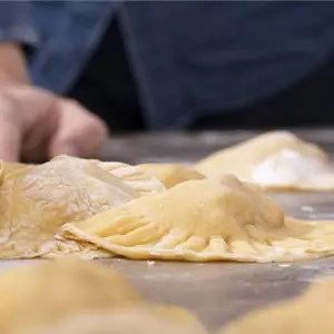 Gefüllte Teigtaschen mit Oregano