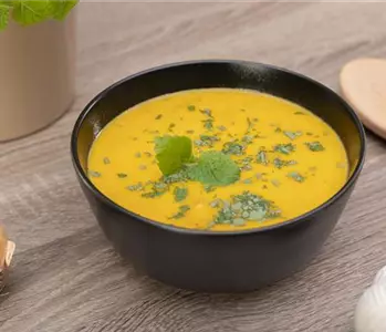 Kürbissuppe mit Zitronenmelisse