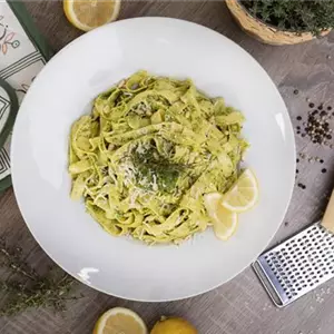 Tagliatelle mit Thymian-Zitronen-Pesto