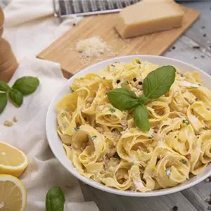 Tagliatelle mit Basilikum-Zitronen-Soße