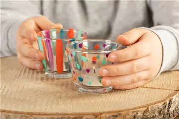 Bunte Ostergläser mit Nagellack gestalten