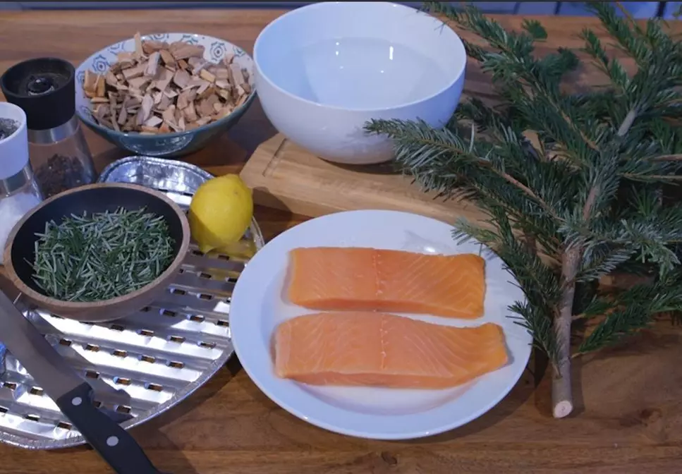 Geräucherter Lachs mit Tannennadeln