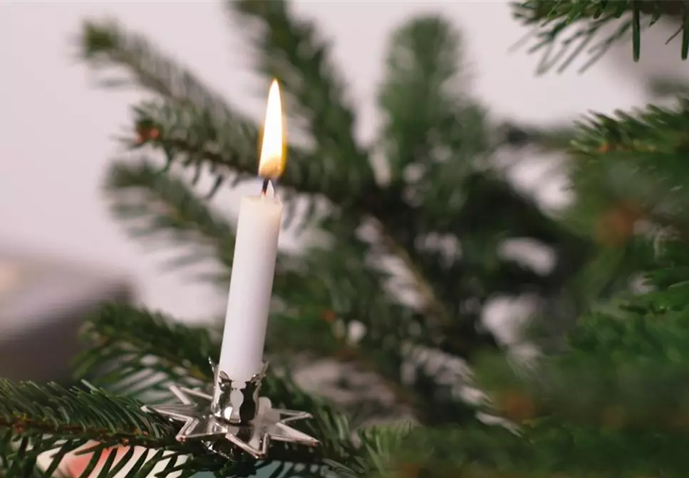 Sicherheit bei Weihnachtsbaumkerzen