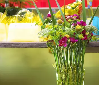 Kleine Helferlein in der Blumenvase