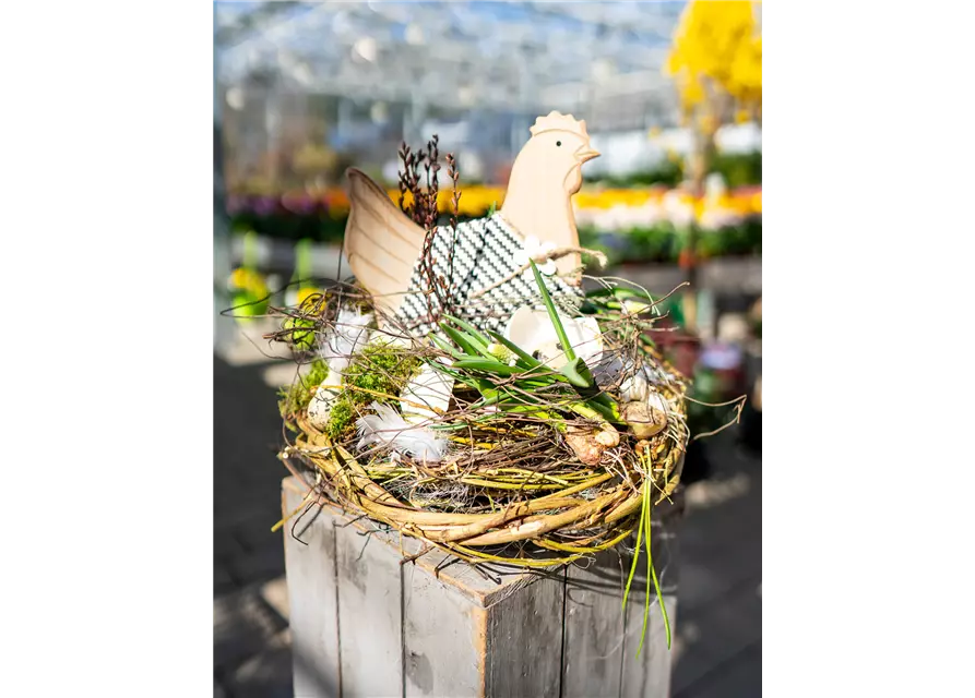 Osternest mit Huhn